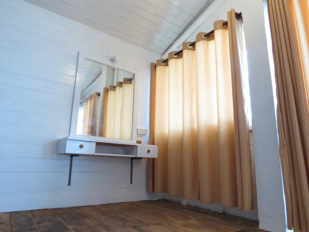 Why Not Guest House Hikkaduwa Exterior foto